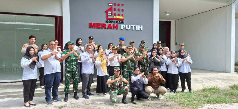 Pangdam II/Sriwijaya Tinjau Gerai KDMP Desa Terong, Dorong Penguatan Ekonomi Desa Berbasis Potensi Lokal