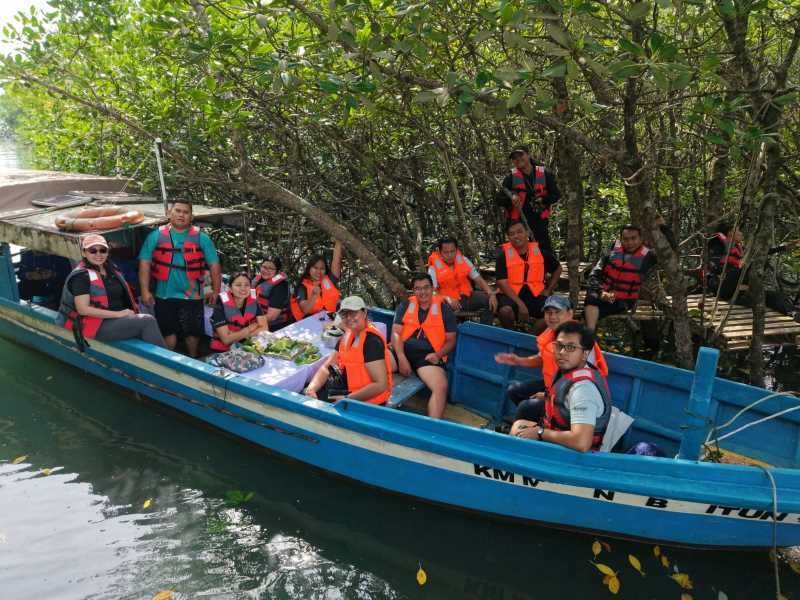 Sungai dan hutan mangrove, sebagai ruang hidup dan aktifitas nelayan tradisional Desa Terong