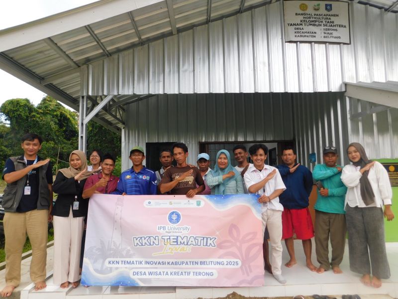 Peningkatan Kapasitas Petani di Desa Wisata Kreatif Terong melalui Teknologi dan Inovasi